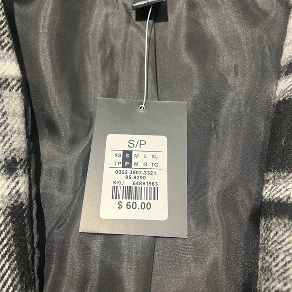 Women’s plaid lined shacket from Forever 21 - Picture 7 of 8